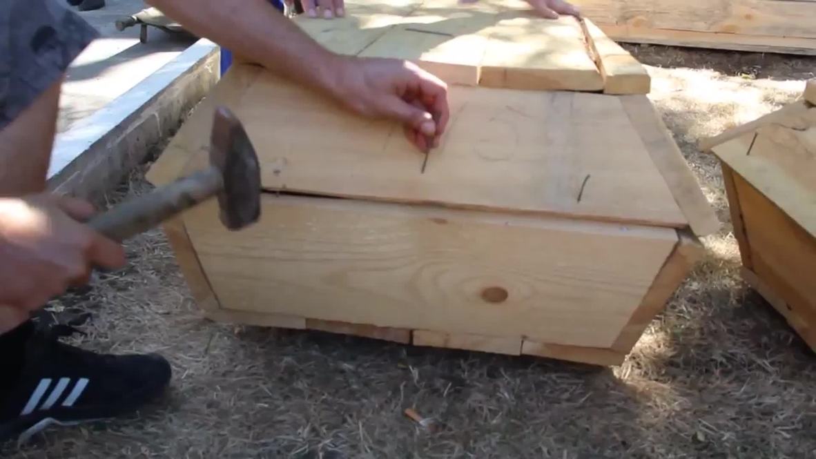 Ukraine: Lugansk militia nail fallen fighters into coffins *GRAPHIC*