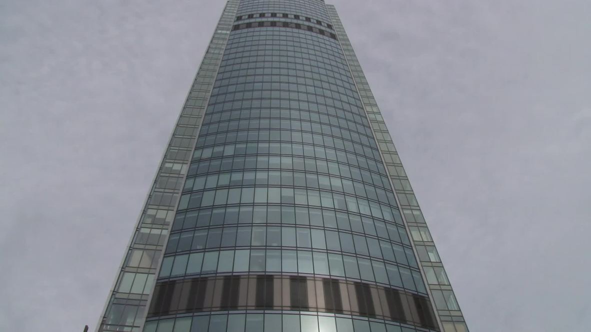 Russia: Man runs up skyscraper at record-shattering speed