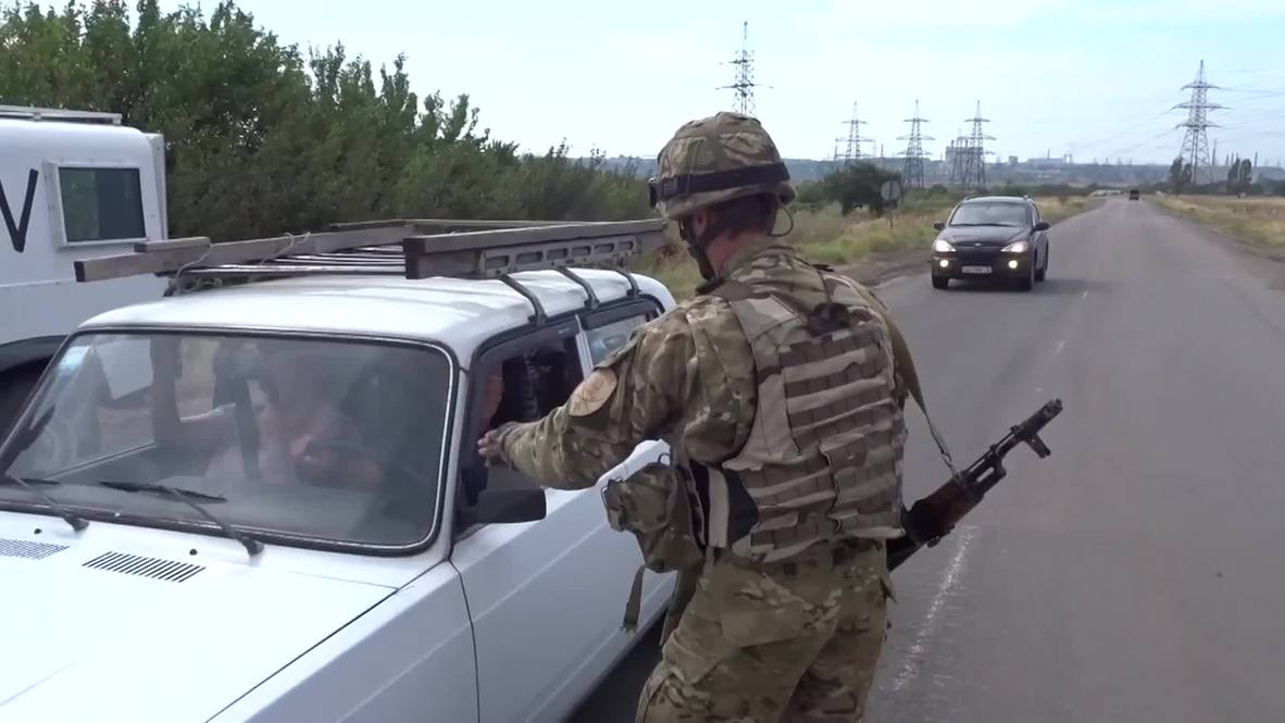Ukraine: Azov Battalion guards Mariupol checkpoint