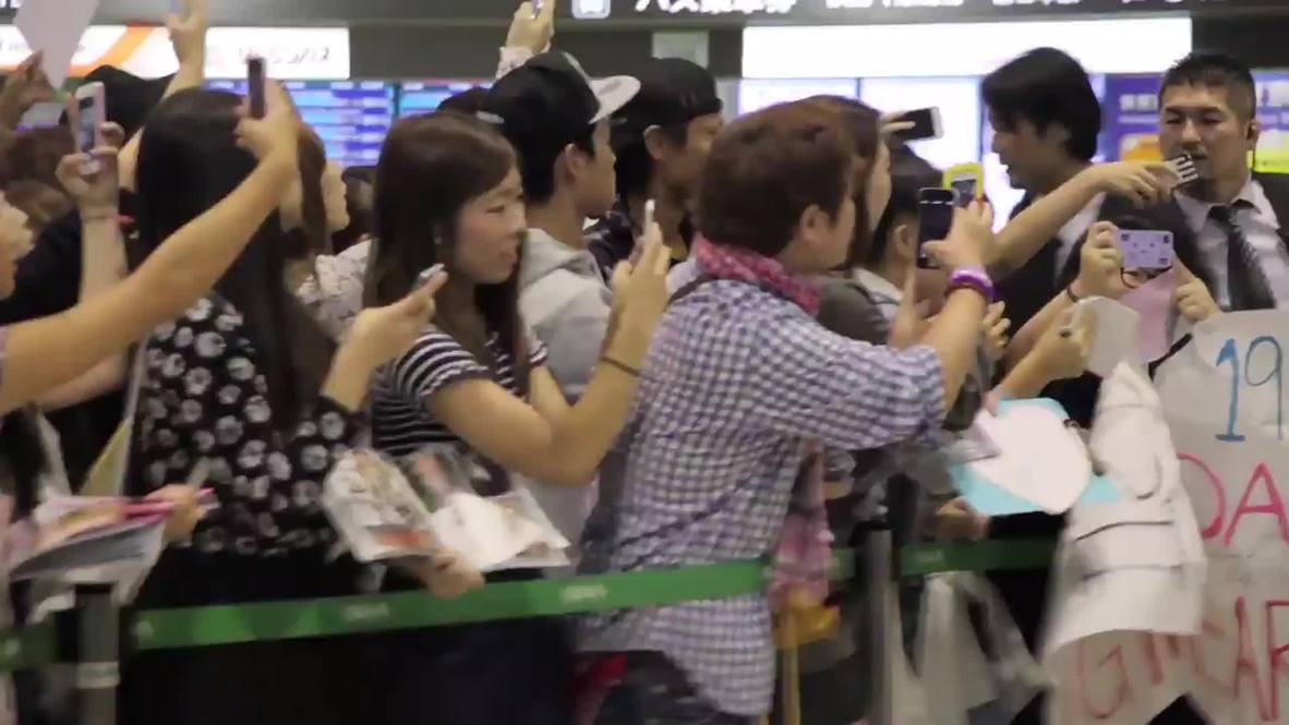 Japan: Ariana Grande whips fanatics into frenzy at Tokyo airport