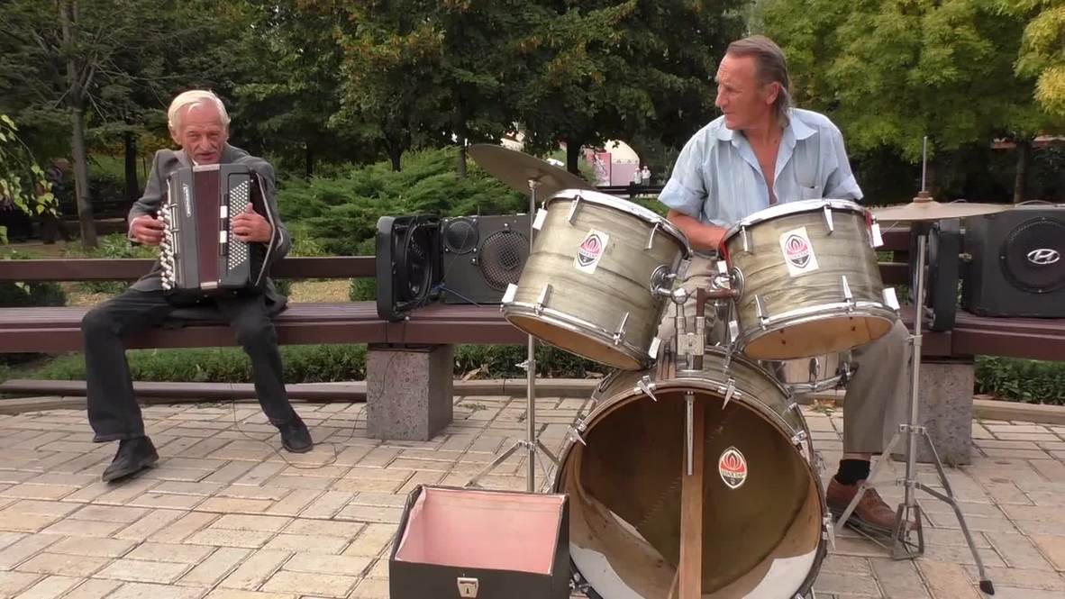 Ukraine: Donetsk pensioners rock to Deep Purple as bombs drop in E. Ukraine