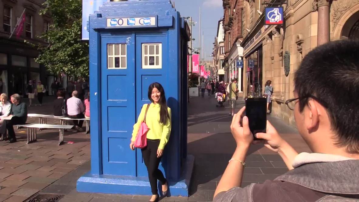 UK: "Yes" and "No" campaigners fight for votes on Glasgow's streets