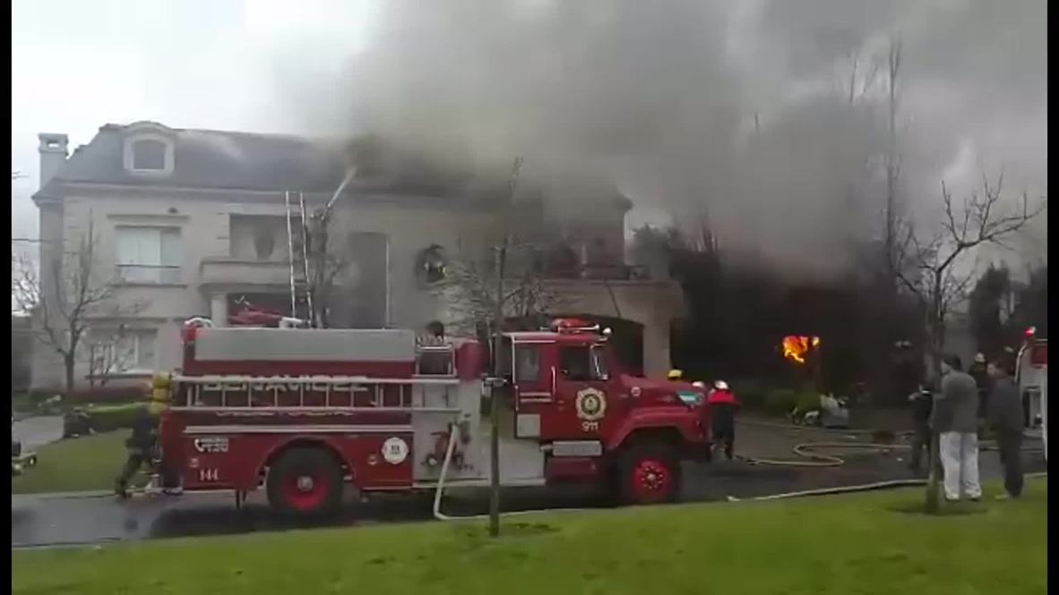 Argentina: Homes go up in flames as aircraft smashes into roof