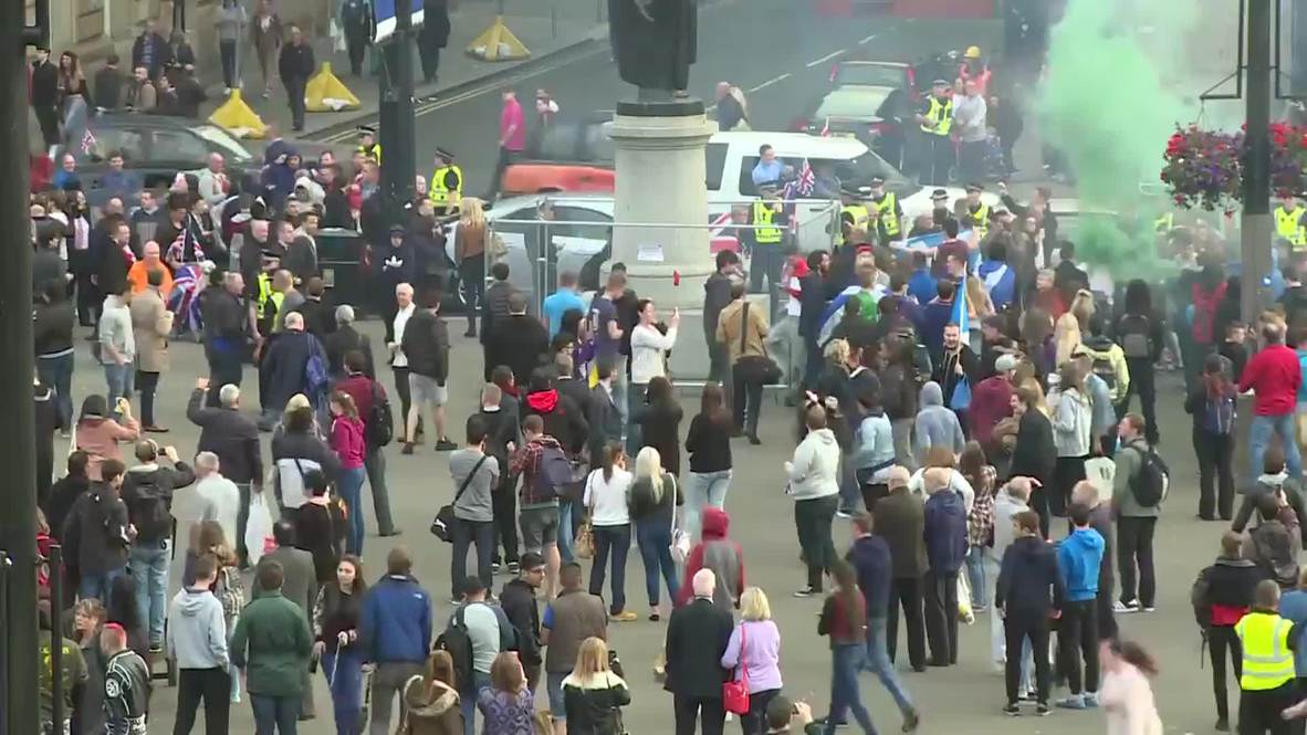 UK: 'Yes' and 'No' voters face off in Glasgow city centre