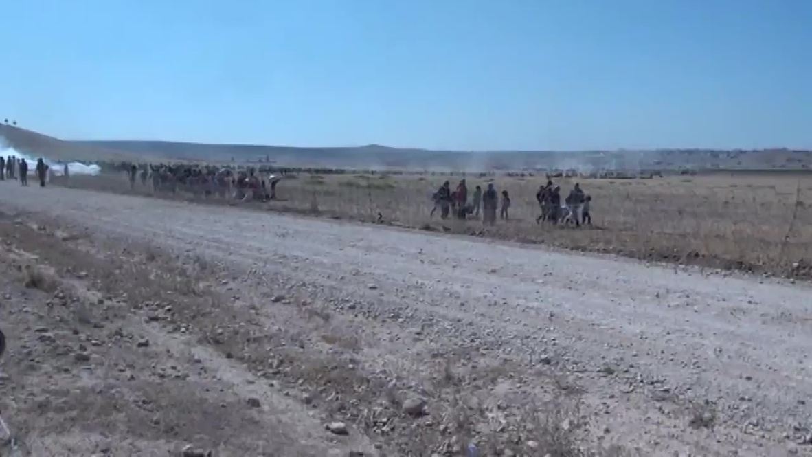 Turkey: Thousands of Kurds hop Turkish border to escape IS14