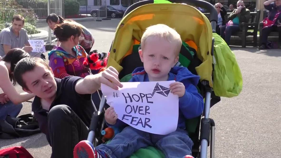 UK: Peace activists hold sit-in protest in central Glasgow