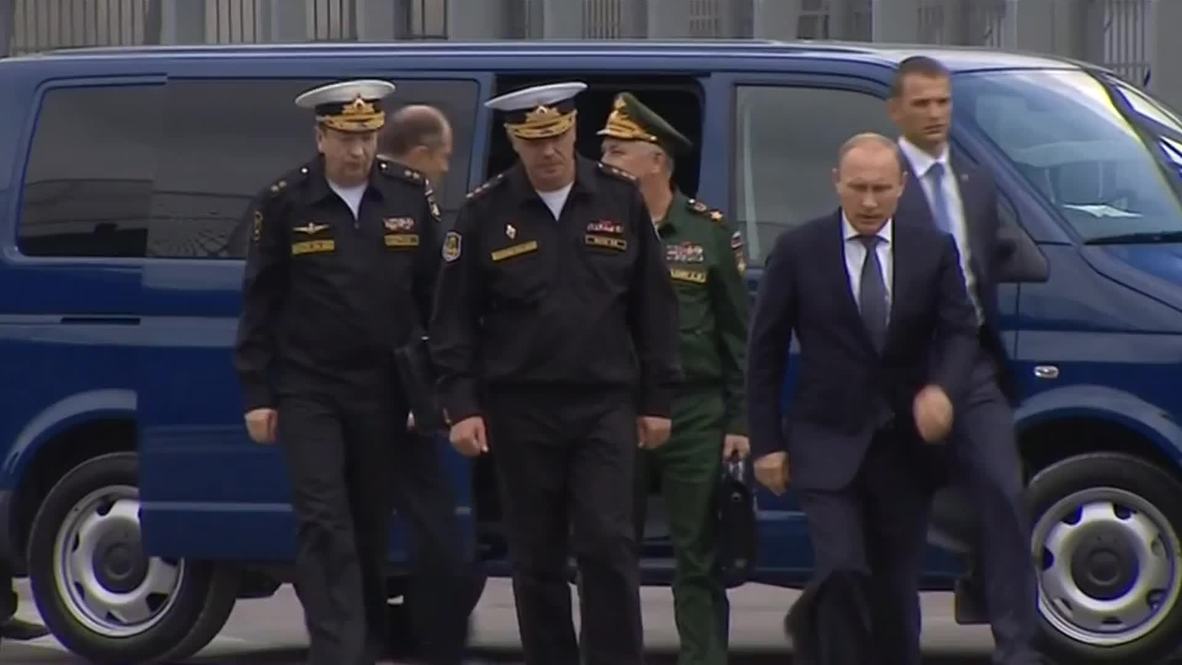 Russia: Putin visits destroyer Vice-Admiral Kulakov in Novorossiysk - POOL