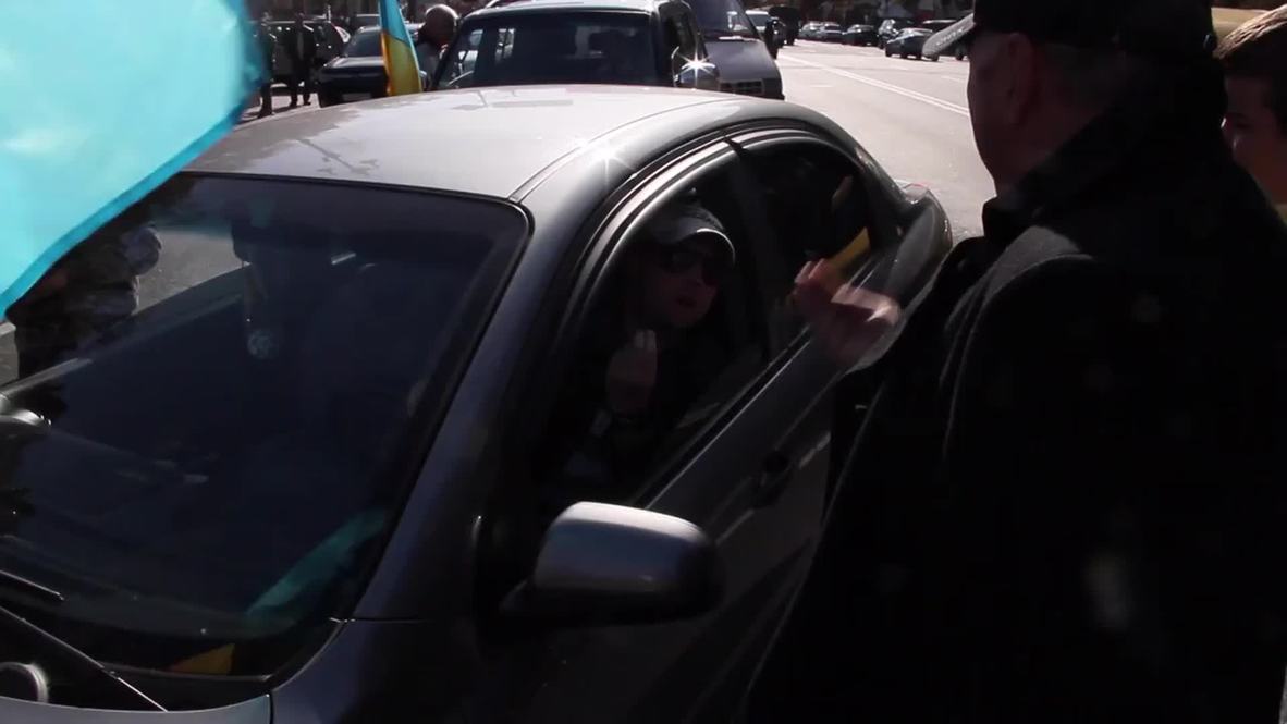Ukraine: Anti-Kernes protesters shut down Kiev street