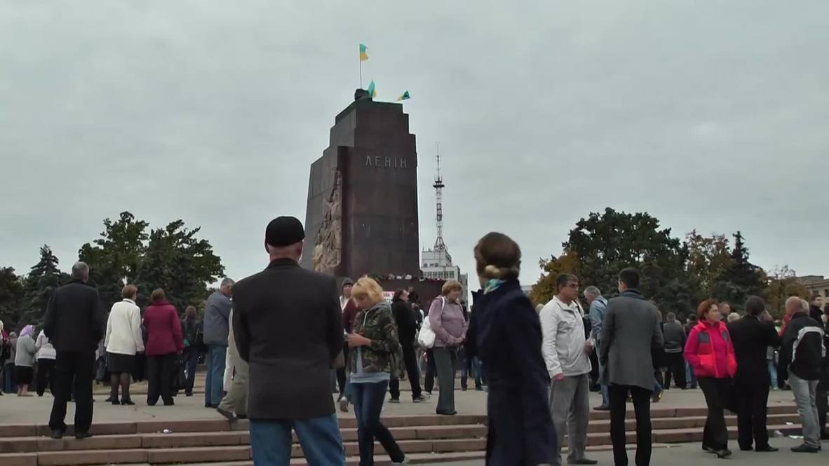 Ukraine: Kharkov citizens mourn toppled Lenin monument