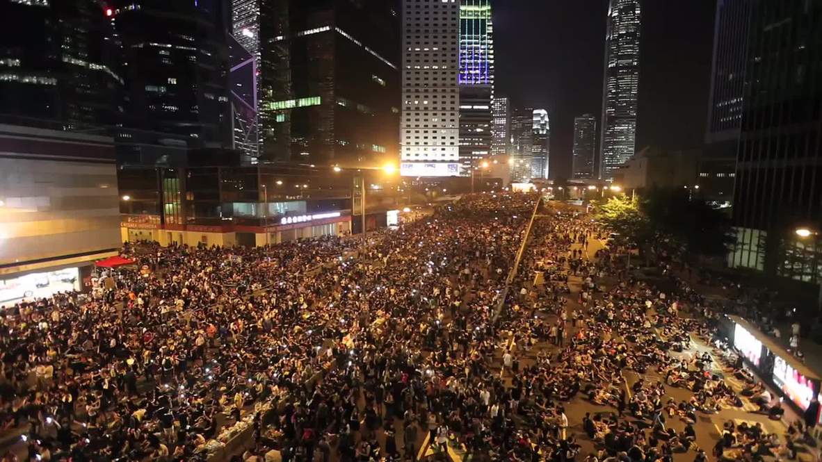 Hong Kong: 'It's my home!' Thousands continue to clog central HK