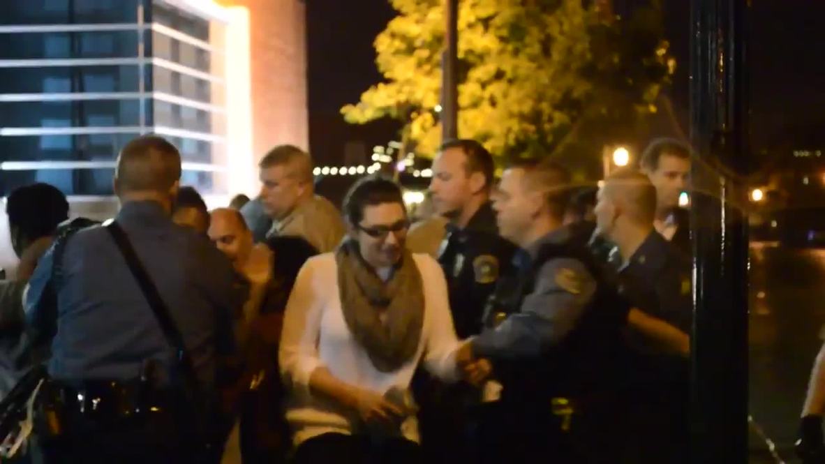 USA: Ferguson police arrest dozens of protesters