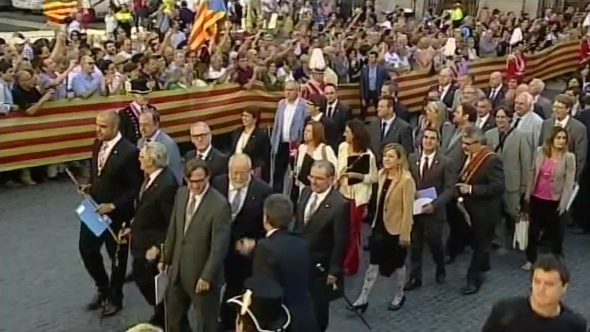 Spain: Catalans defy Madrid on independence vote