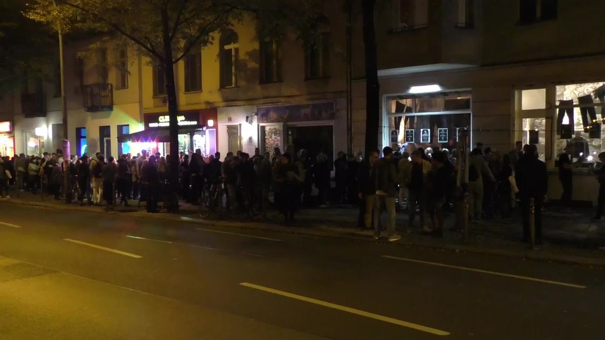 Germany: See these people clamour to get their hands on free jeans