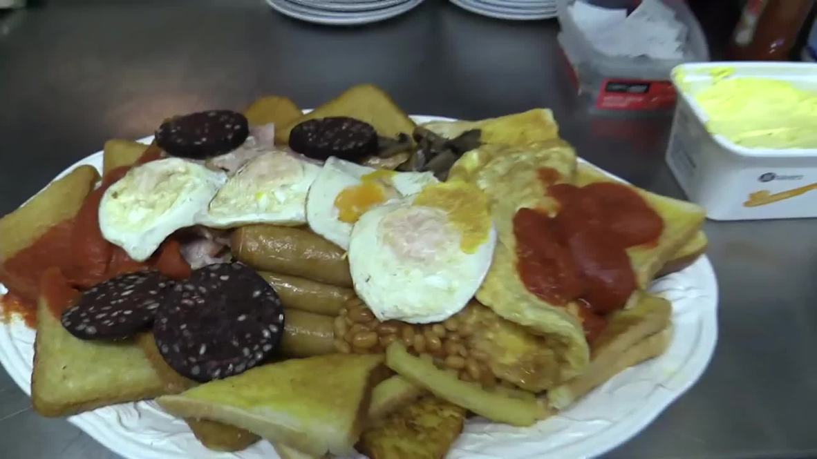 UK: Watch this woman gorge 8,000-calorie English breakfast