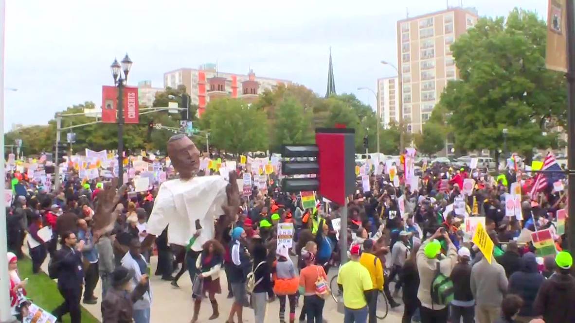 USA: See THOUSANDS rally for Mike Brown