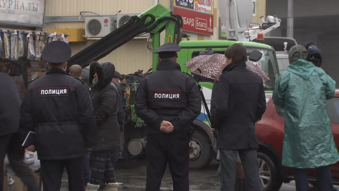 Russia: 'Parkman' becomes local hero by blocking the towing of his truck