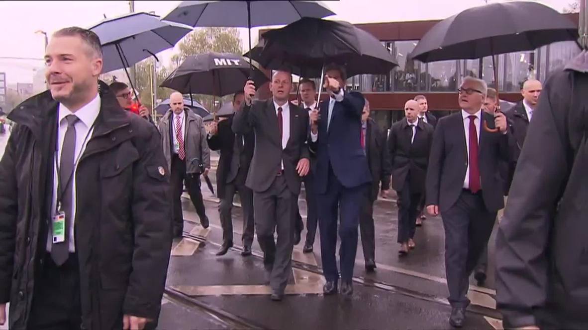 Germany: Kerry and Steinmeier tour Berlin Wall 25 years after the fall