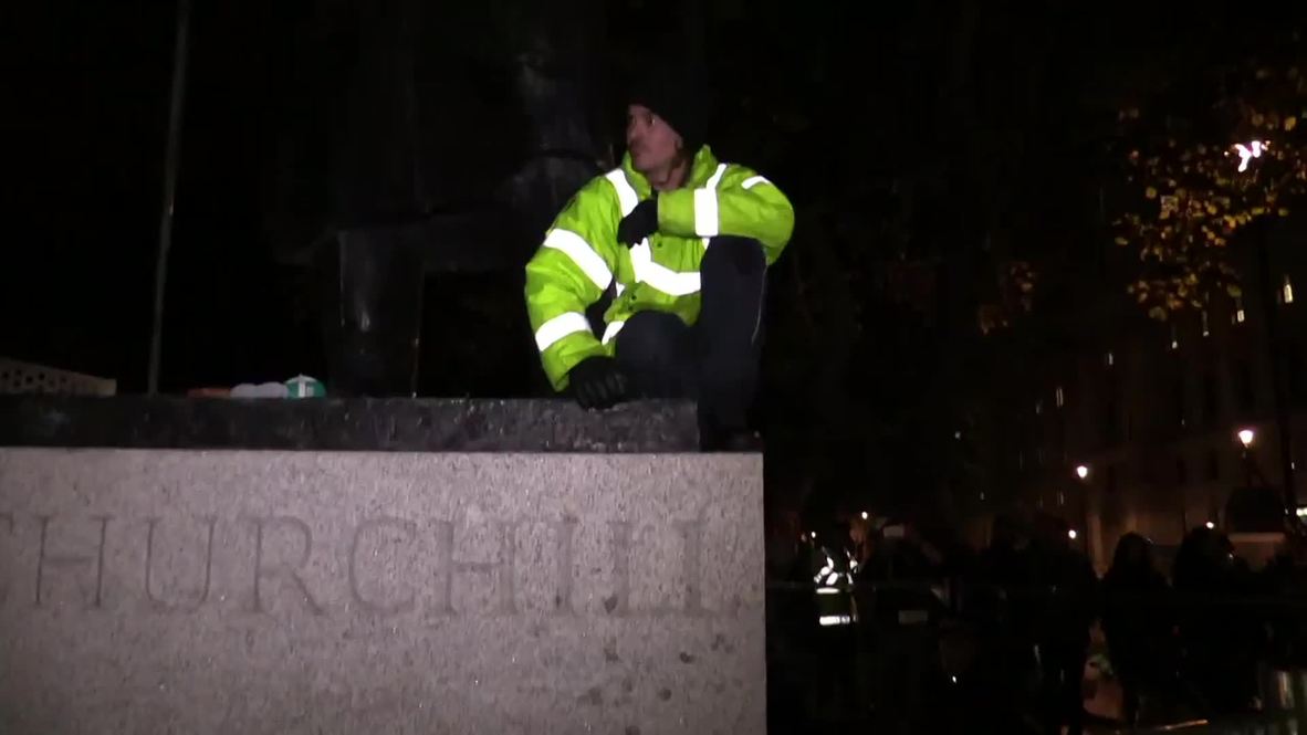 UK: Occupy protester arrested after sitting on Churchill statue for over 24 hours