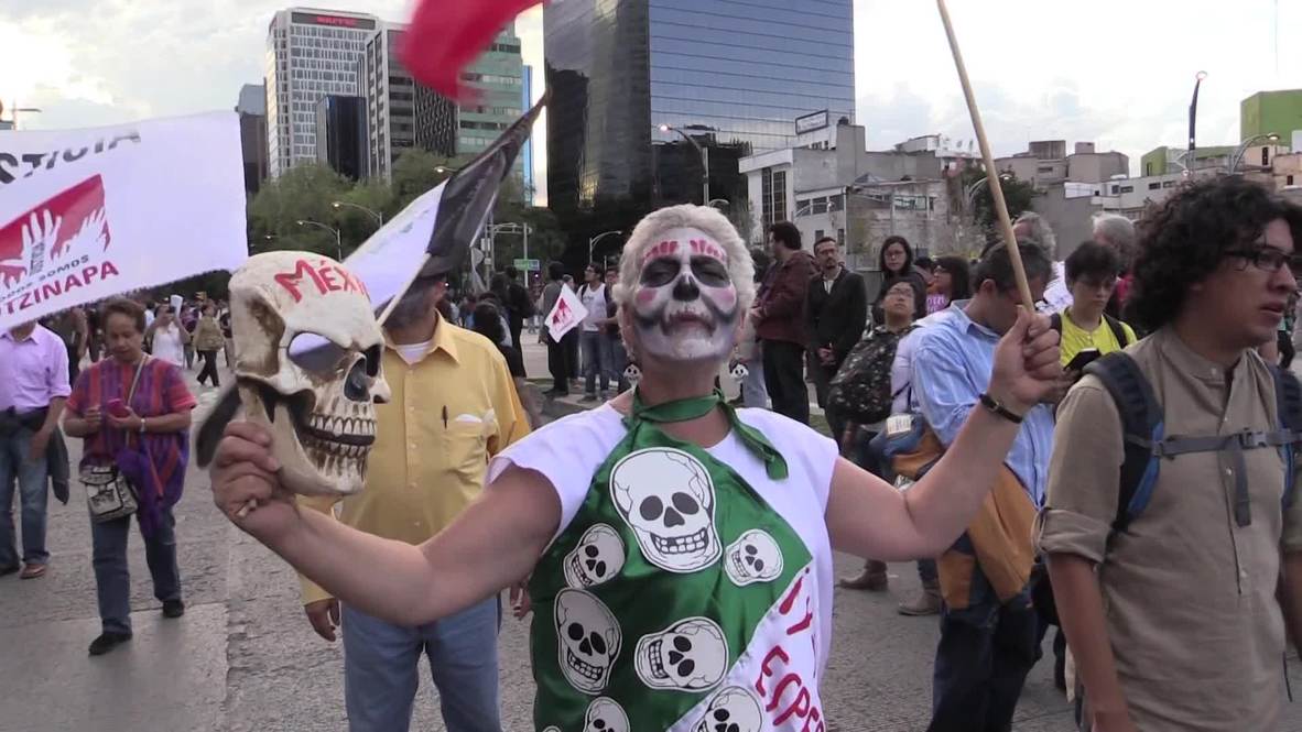 Mexico: Thousands march in Mexico City in solidarity with missing students