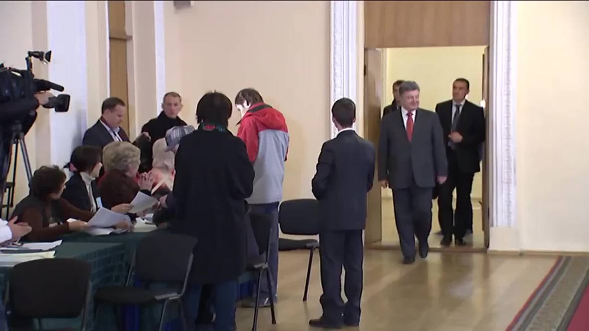 Ukraine: Watch Poroshenko cast his vote for "powerful, pro European coalition"