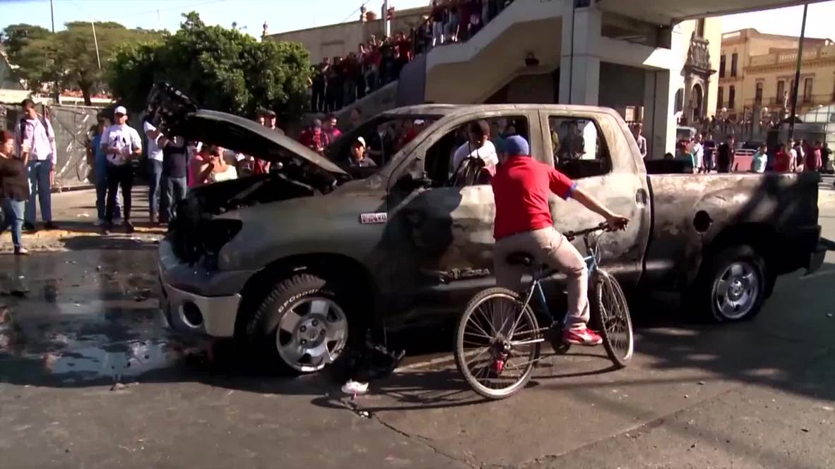 Mexico: Rioters set cars alight and loot in Guadalajara