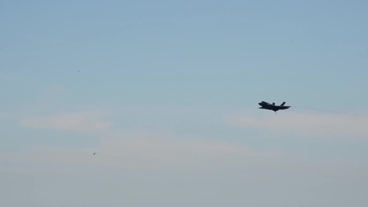 USA: F-35 FINALLY makes first landing aboard aircraft carrier