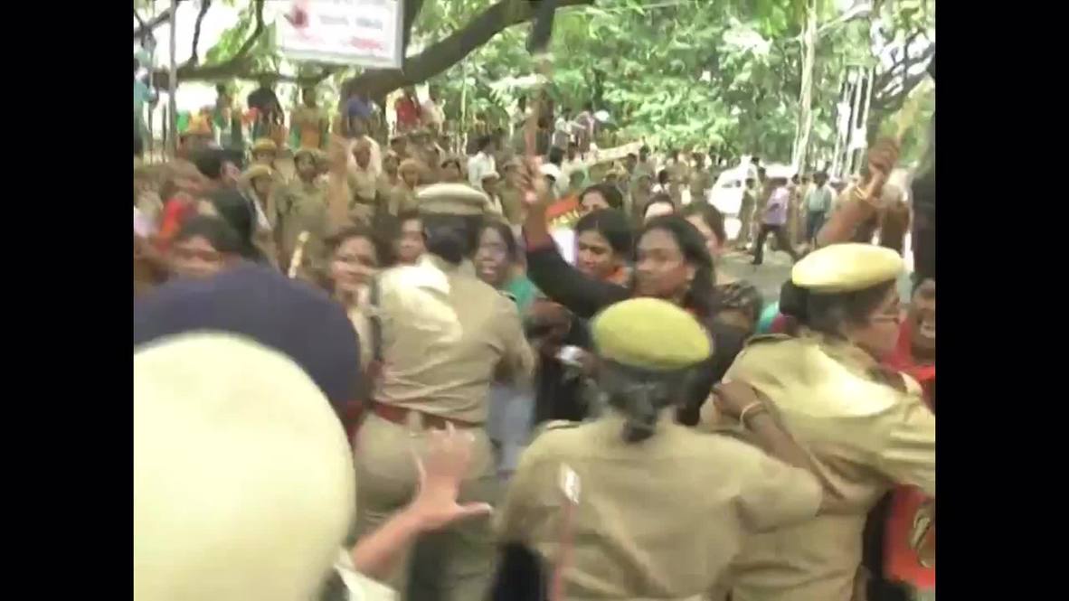 India: Hundreds clash with police after alleged child rape