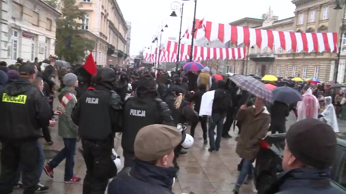 Poland: Warsaw police chase protesters at anti-nationalist march