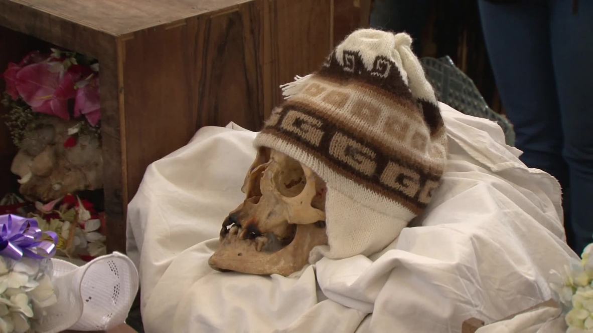 Bolivia: Day of the Skull draws thousands to La Paz cemetery
