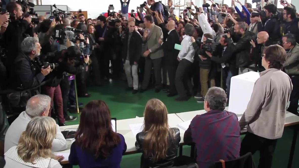 Spain: See Catalan President Mas cast his indy ref ballot