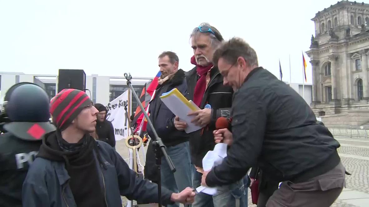 Germany: Pro-Novorossiya activists CLASH with counter-protesters