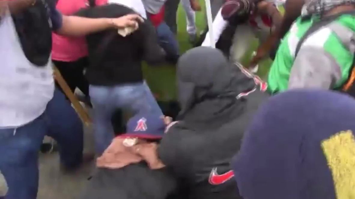 Mexico: Angry mob badly beat Acapulco police officer