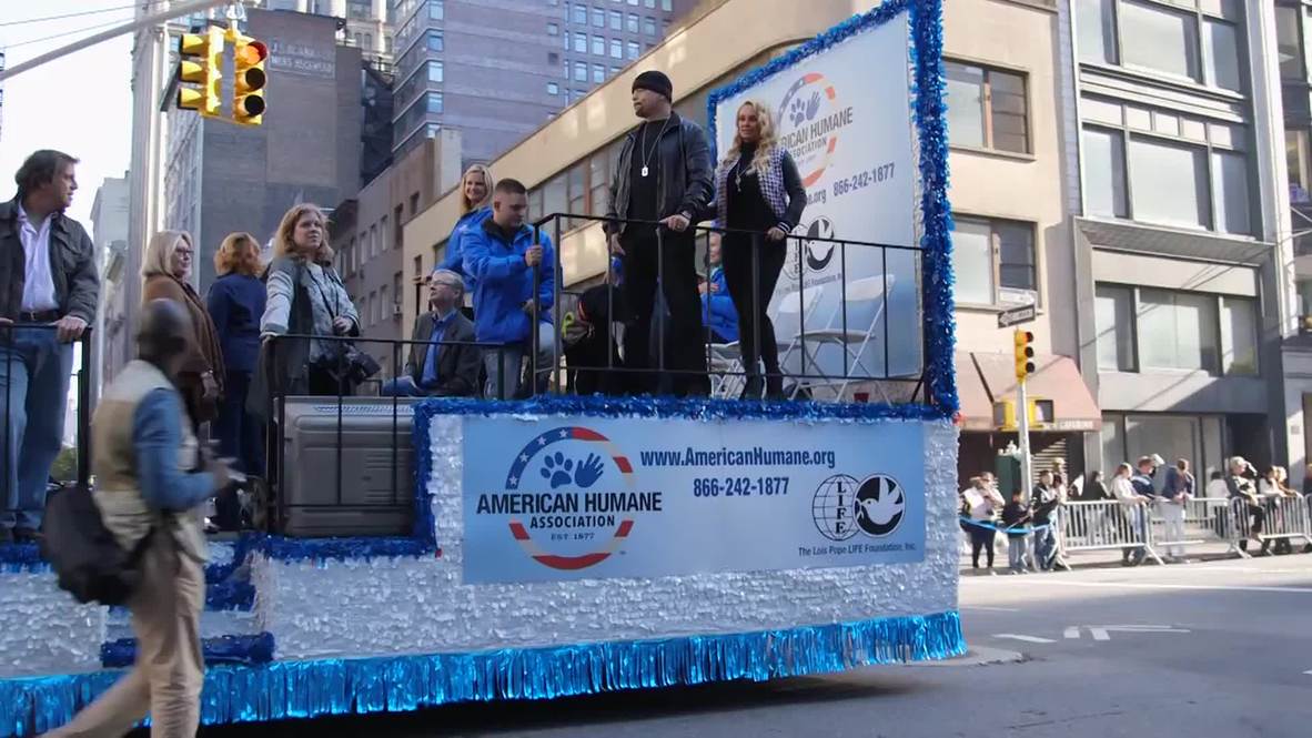 USA: Ice-T joins army dog vets at their FIRST NYC parade