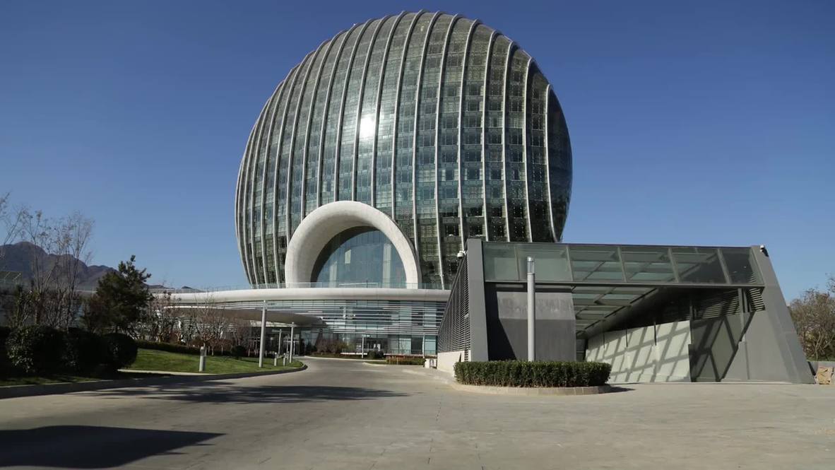 China: Beijing’s ultra-luxury hotel ISLAND is open for business