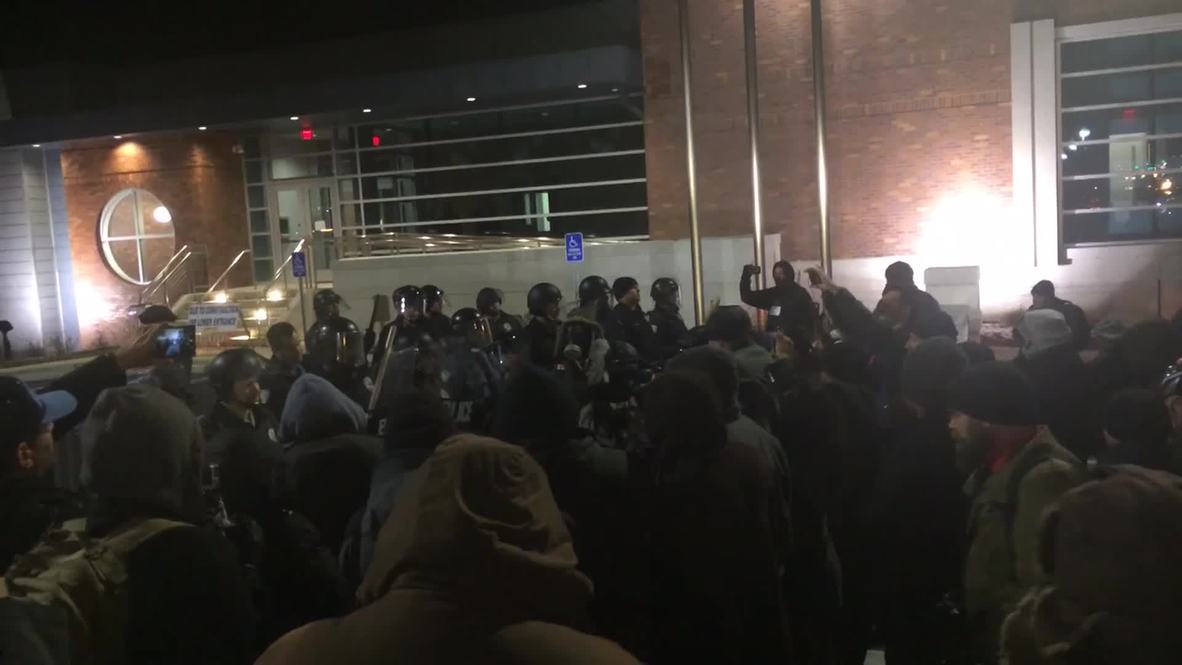 USA: Protesters and armoured police face off in Ferguson