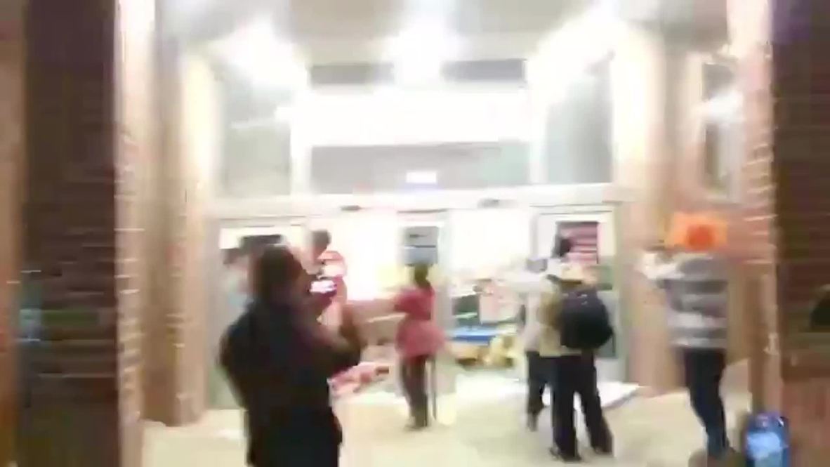 USA: Watch as looters set Ferguson Walgreens on fire