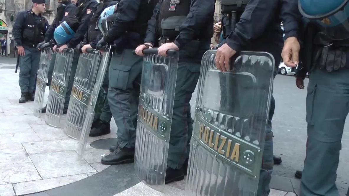 Italy: Protesters clash with police as Renzi visits Catania, Sicily