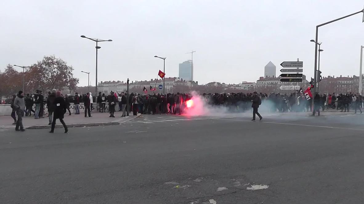 France: Clashes erupt in anti-Front National protest