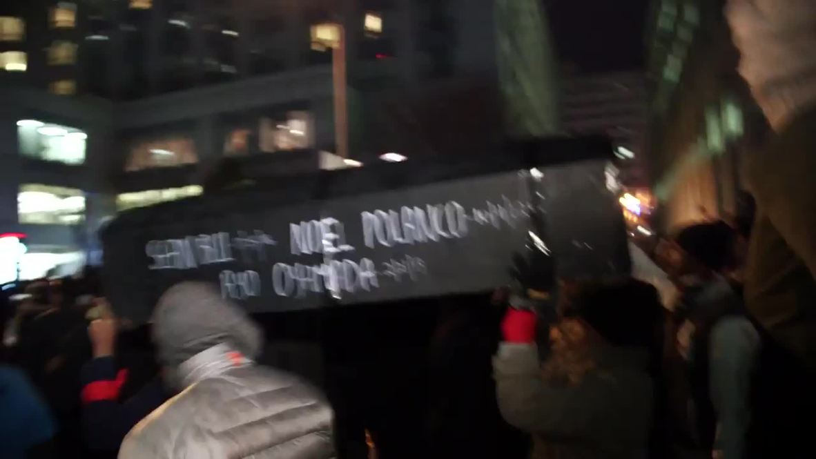 USA: Eric Garner protesters march across Brooklyn Bridge with COFFINS