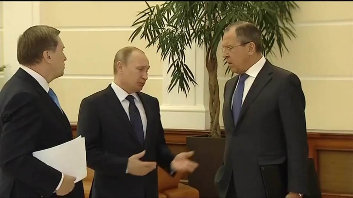Russia: Hollande meets Putin in impromptu visit to discuss Ukraine