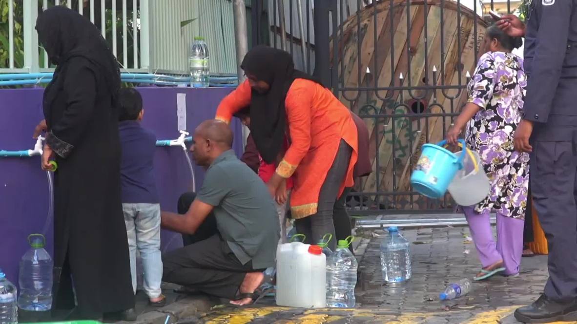 Maldives: China ships 1,000 TONNES of water to crisis-struck Maldives