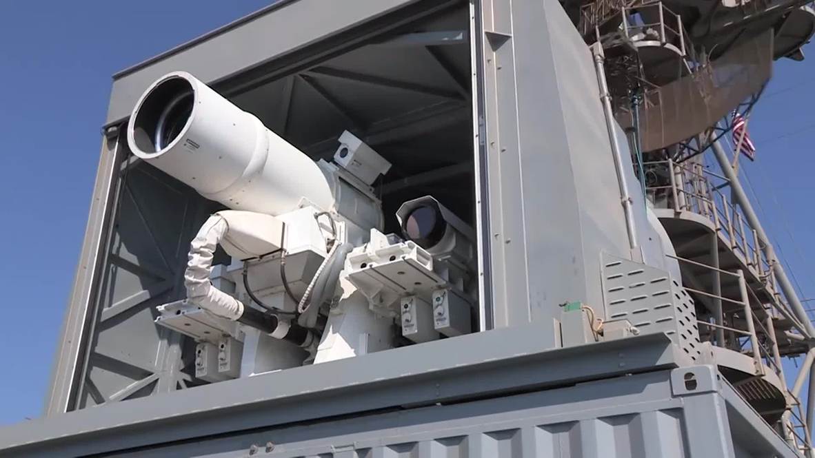 USA: Watch US navy LASER GUN hit speedboat with pinpoint accuracy