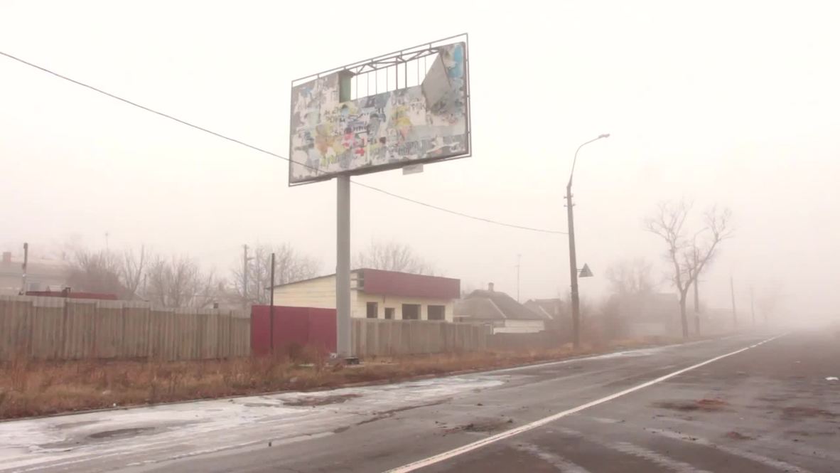 Ukraine: Oktyabrsky turns GHOST TOWN after intense fighting