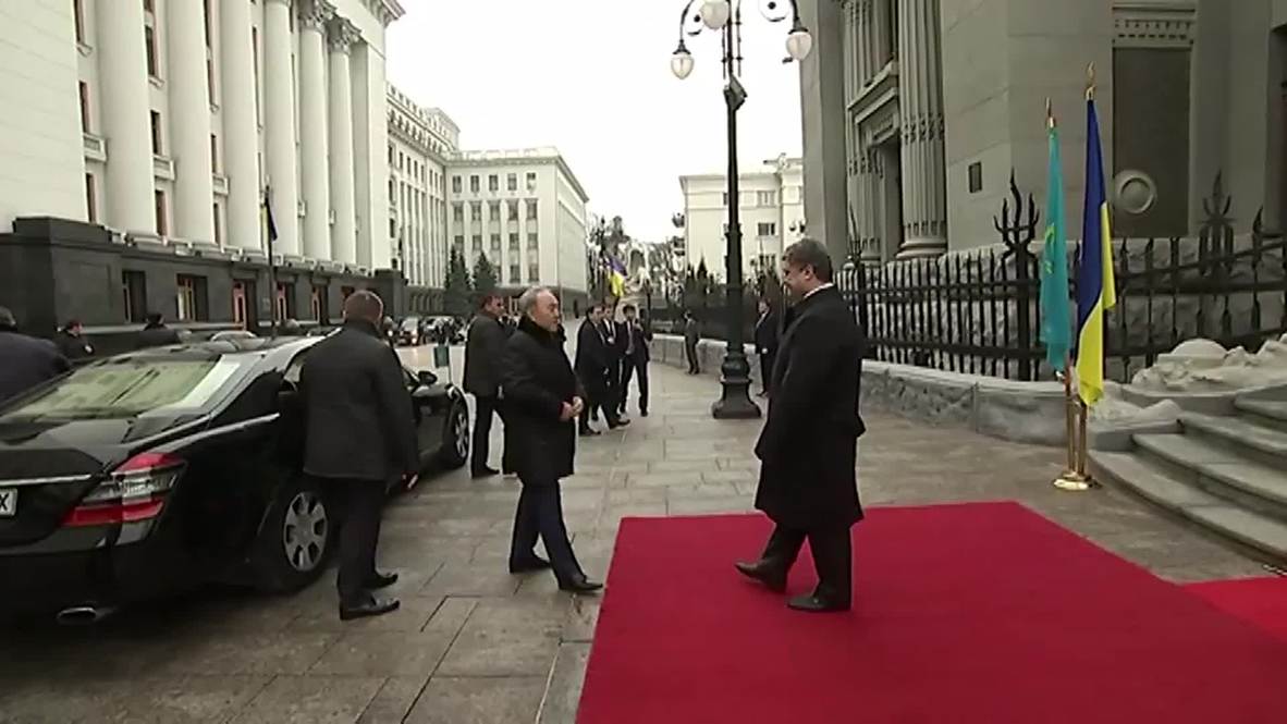 Ukraine: Kazakhstan's Nazarbaev pledges his support to Poroshenko