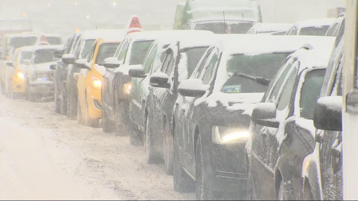 Russia: Xmas whiteout strikes Moscow