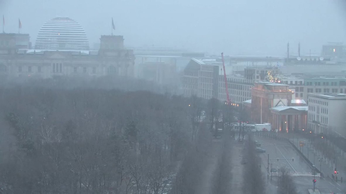 Germany: Time-lapse shows Berlin blanketed in snow