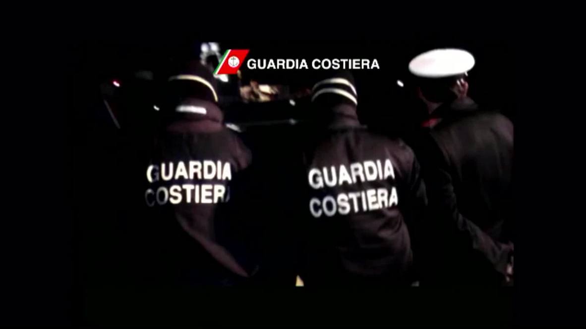 Italy: 450 migrants ABANDONED by smugglers towed ashore