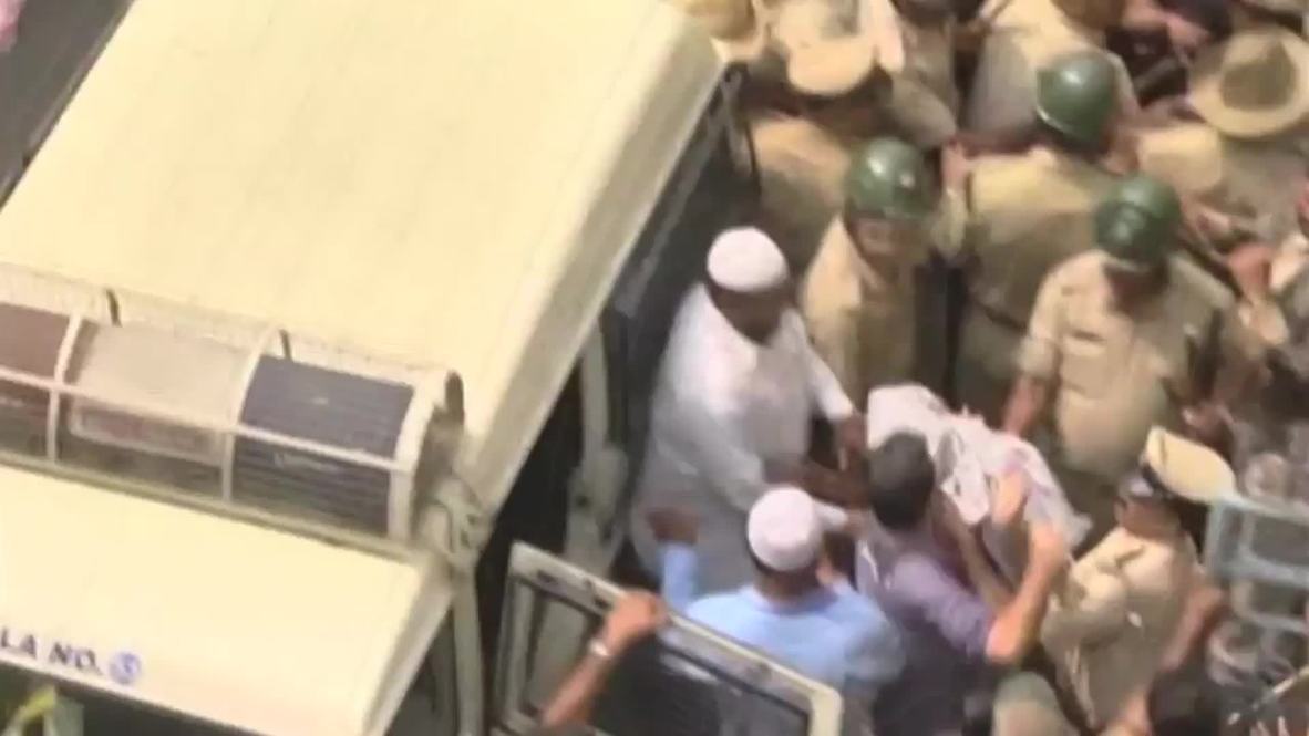 India: See outraged parents mob 'rapist' teacher in Bangalore