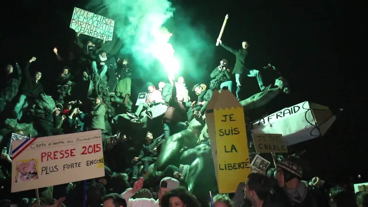 France: Watch Charlie Hebdo demonstrators climb 'The Triumph of the Republic'