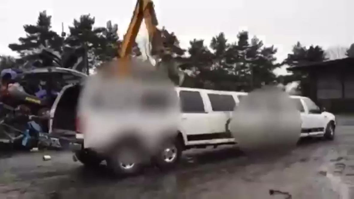 UK: Watch stretched LIMO get CRUSHED in Liverpool